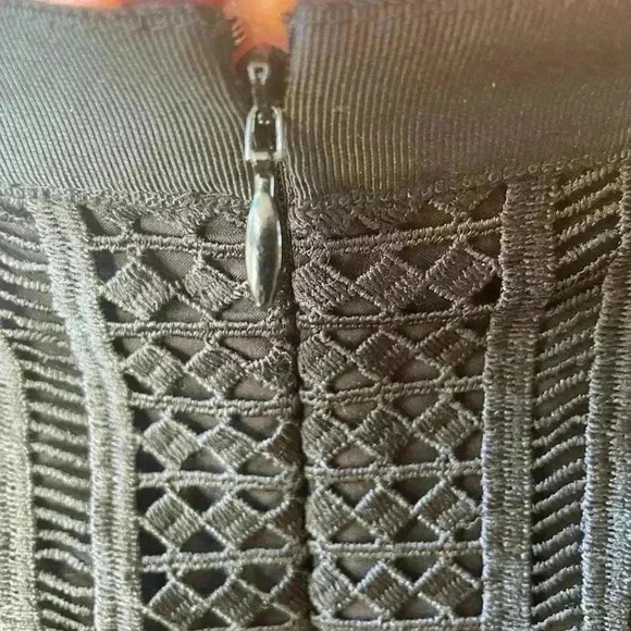 CLASSIQUES ENTIER Black Crochet Lace Overlay Pencil Midi Skirt Size 4P. - Picture 7 of 12